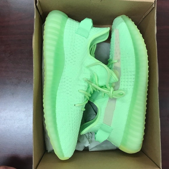 yeezy glow size 11